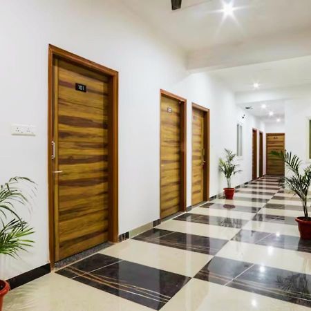 The Castle Blue Hotel Greater Noida Bagian luar foto
