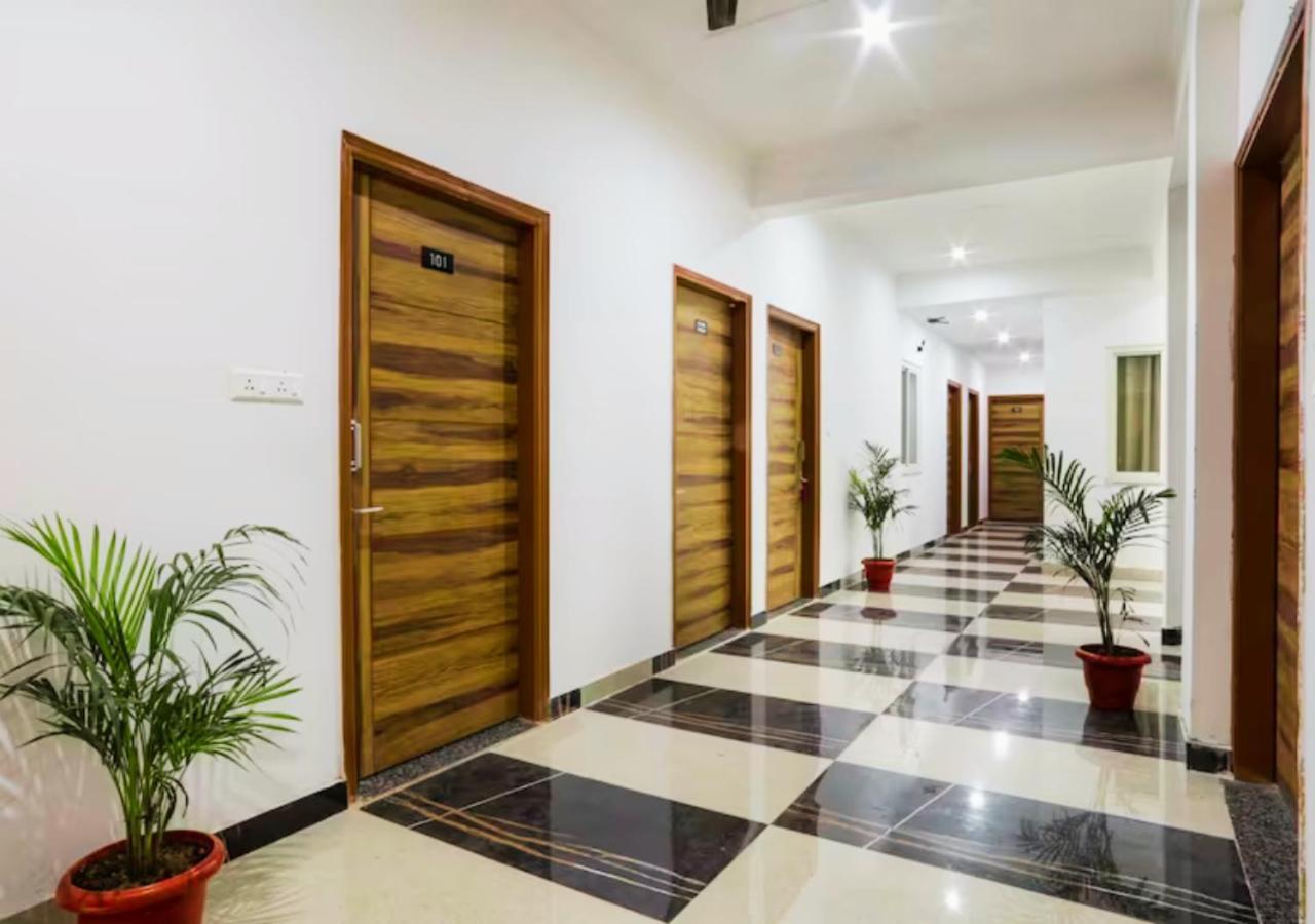 The Castle Blue Hotel Greater Noida Bagian luar foto