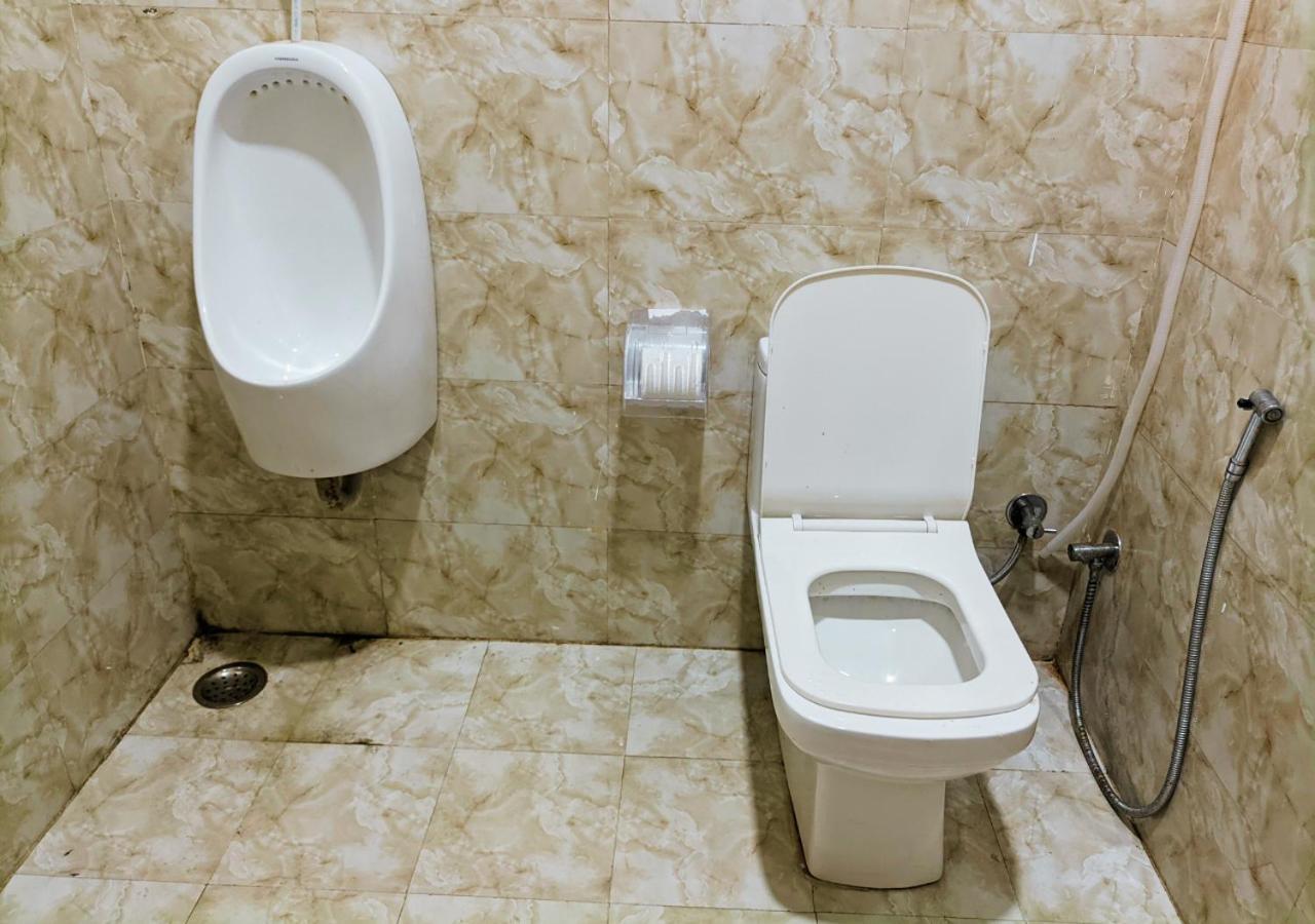 The Castle Blue Hotel Greater Noida Bagian luar foto