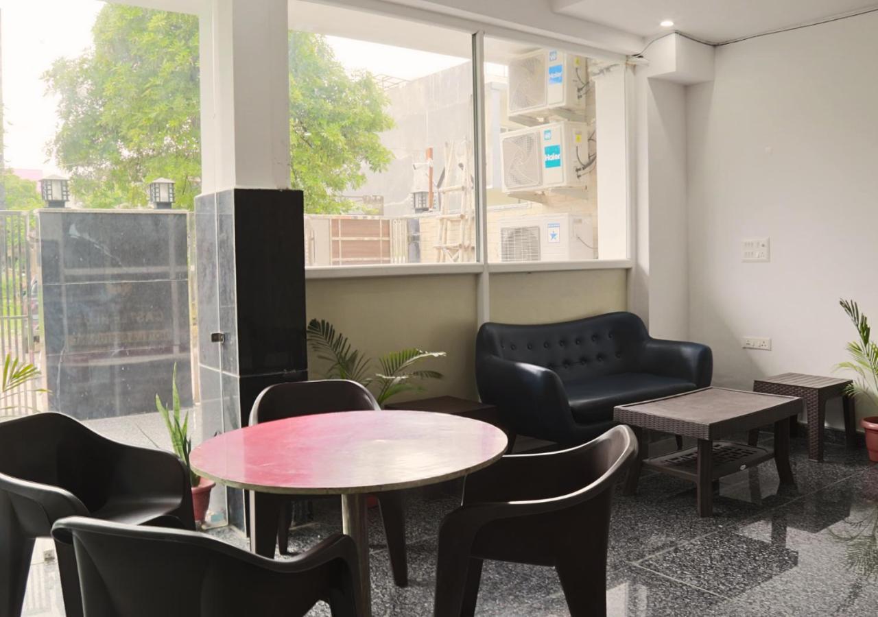 The Castle Blue Hotel Greater Noida Bagian luar foto